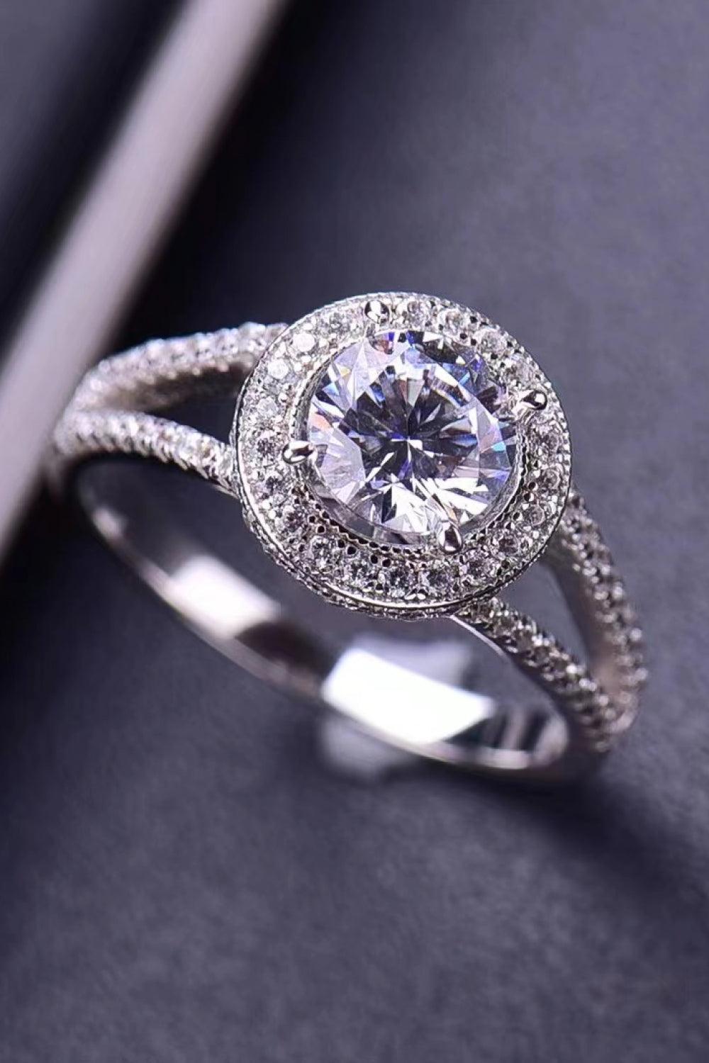 Shiny and Chic 1 Carat Moissanite Ring Carauana Store
