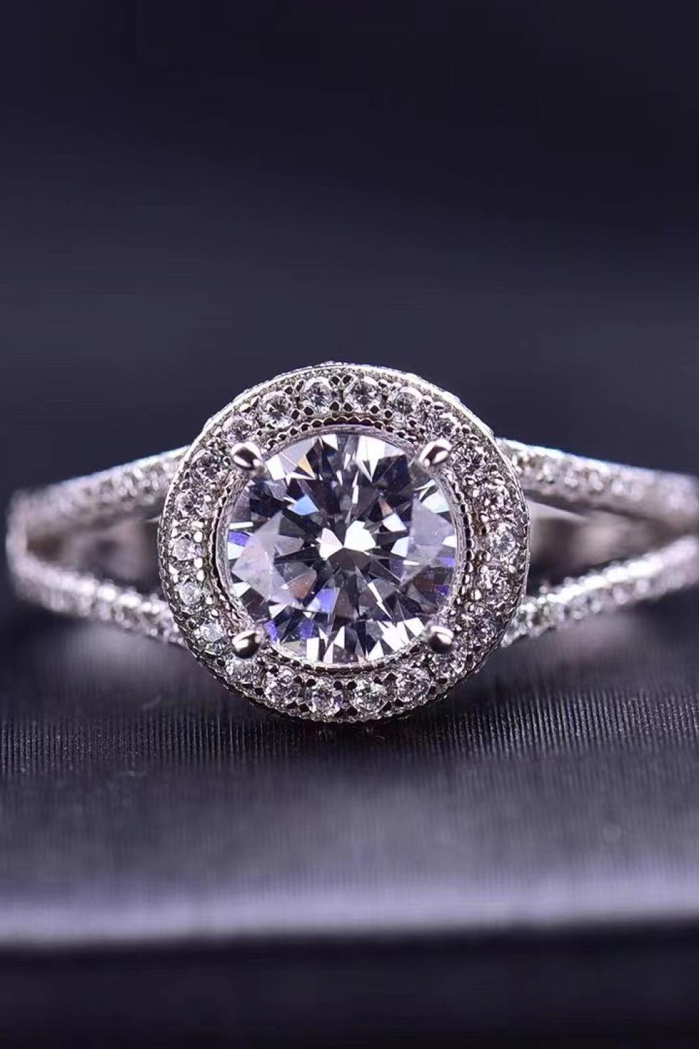 Shiny and Chic 1 Carat Moissanite Ring Carauana Store