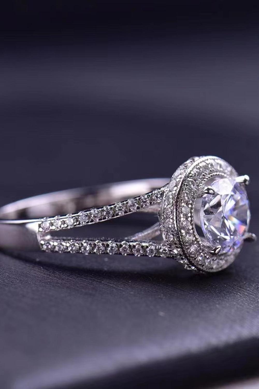 Shiny and Chic 1 Carat Moissanite Ring Carauana Store