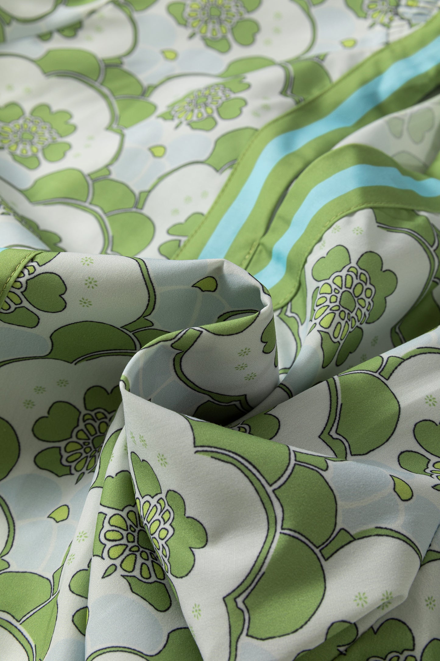 Sommerbluse mit grünem Blumenmuster und kurzen Ärmeln, Rüschen, Rüschen und Wolkenmuster