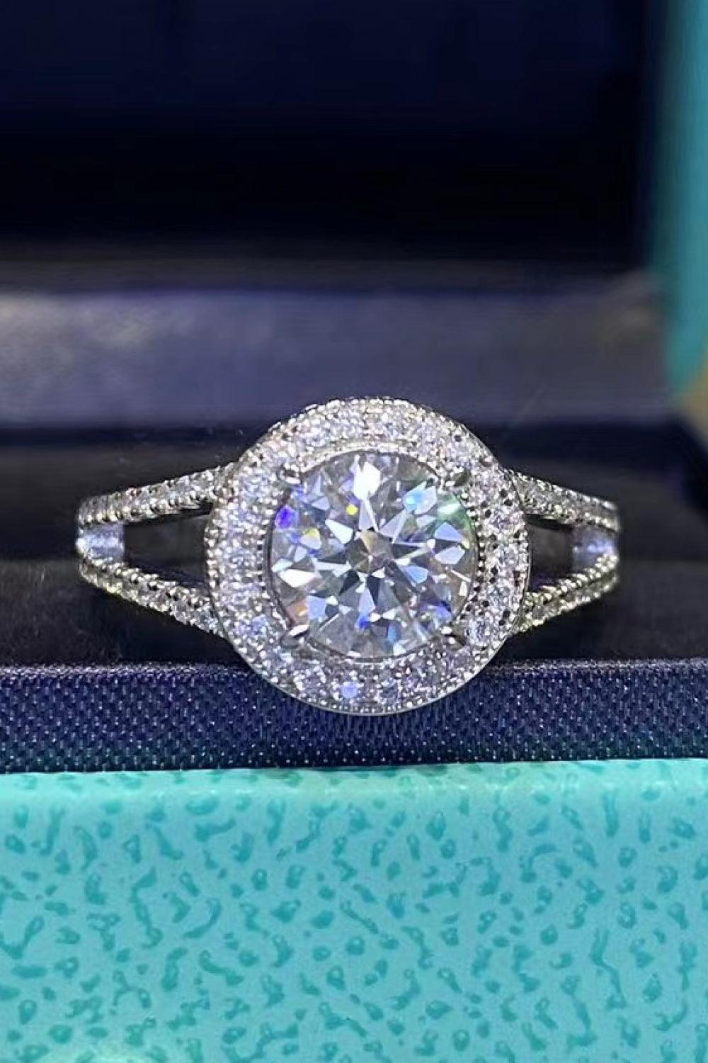Shiny and Chic 1 Carat Moissanite Ring Carauana Store