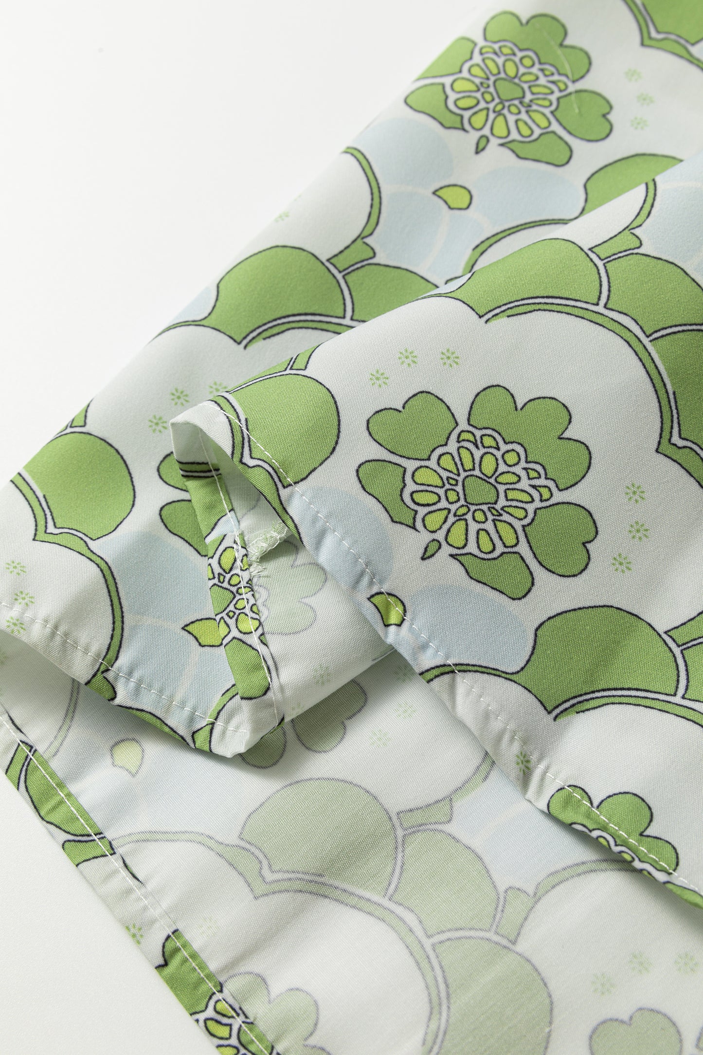 Sommerbluse mit grünem Blumenmuster und kurzen Ärmeln, Rüschen, Rüschen und Wolkenmuster